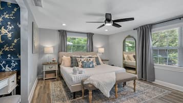 Escritorio, tabla de planchar con plancha, cuna de viaje y wifi gratis