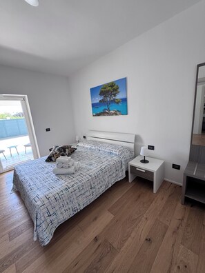 4 bedrooms, desk, iron/ironing board, travel crib