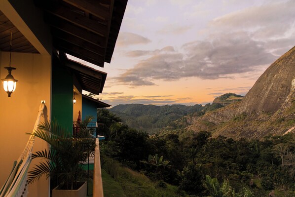 Deluxe Suite, Lanai, Mountain View | Lanai
