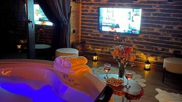 Deluxe Loft | Jetted tub