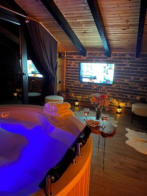 Deluxe Loft | Jetted tub