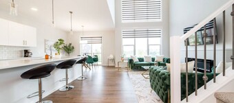 Orchards Retreat | AirCon | Sleeps 10 | Near Airpt