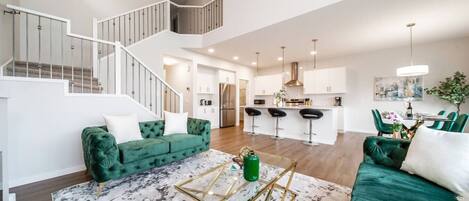 Téléviseur connecté, foyer, livres, bureau