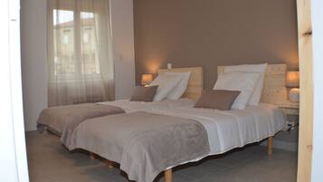 2 chambres, fer et planche à repasser, Wi-Fi, draps fournis