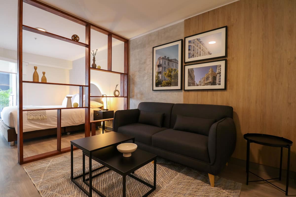 Studio (810B) | Living area