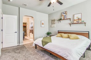 3 bedrooms, desk, iron/ironing board, travel crib