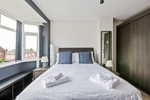 House | 4 bedrooms, iron/ironing board, free WiFi, bed sheets - Stunning 5 Bed House in Leeds Contractors Welcome (Leeds)