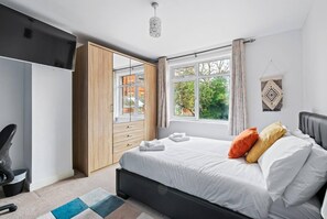 House - Stunning 5 Bed House in Leeds Contractors Welcome (Leeds)