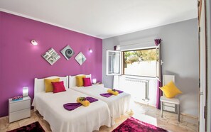 4 bedrooms, iron/ironing board, free WiFi, bed sheets