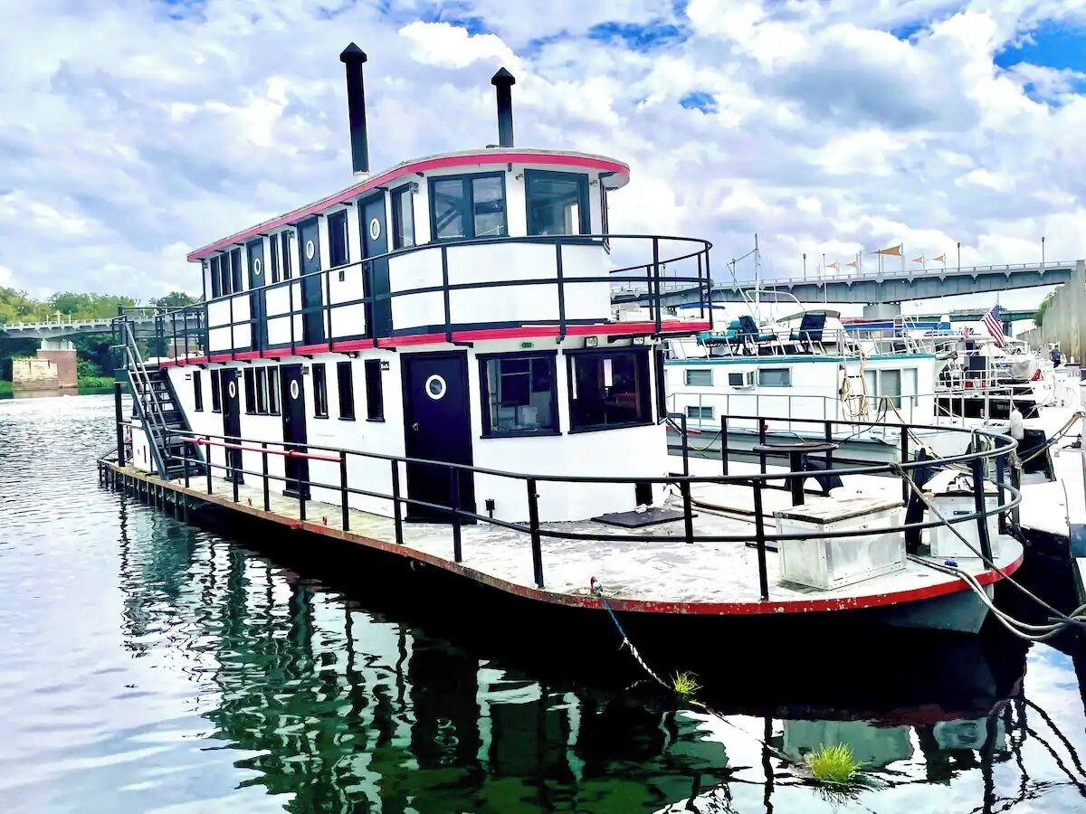 Iconic Augusta Paddle Boat "The General"