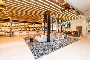 Bar (on property) - Oceanfront Luxury - Resort Access: 2BR 2BA (Fort Lauderdale)