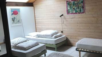 4 habitaciones, tabla de planchar con plancha y wifi