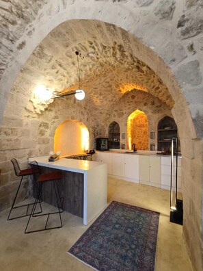 Business Suite | Private kitchen - Tuğmaner Small House AJAR (Mardin)