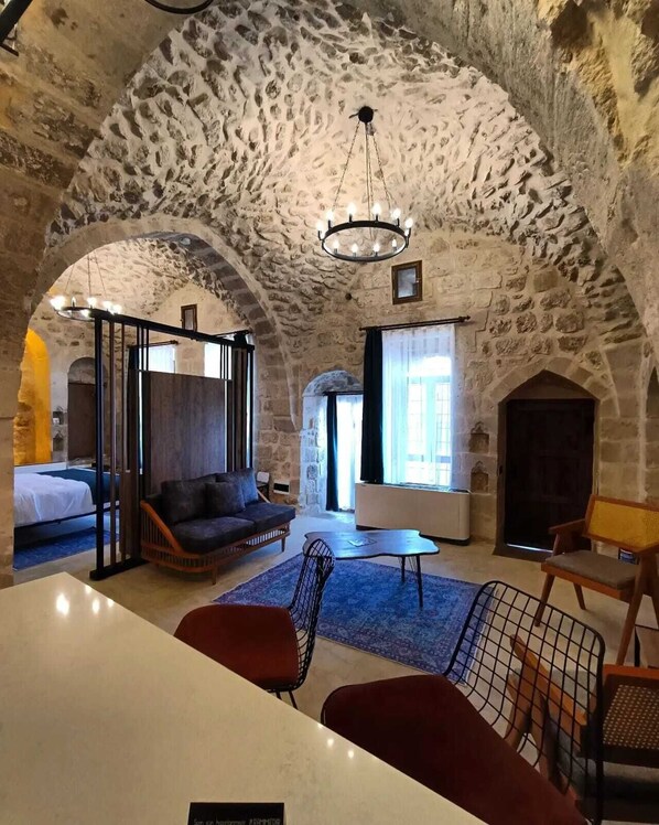 Business Suite | Iron/ironing board, free WiFi - Tuğmaner Small House AJAR (Mardin)