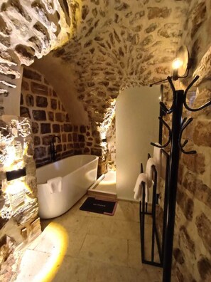 Business Suite | Bathroom | Slippers - Tuğmaner Small House AJAR (Mardin)
