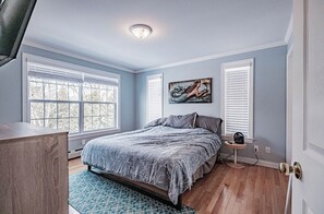 3 habitaciones, tabla de planchar con plancha, wifi y ropa de cama 