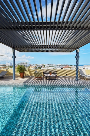 Outdoor pool, pool umbrellas