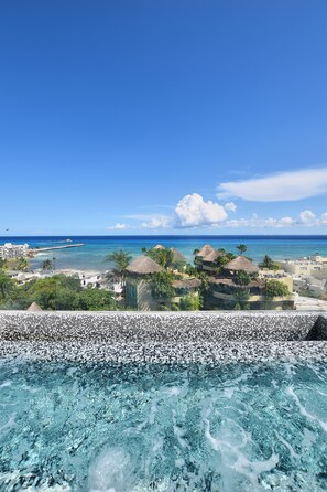 Outdoor pool, pool umbrellas - Centric condo by Casago (Playa del Carmen)