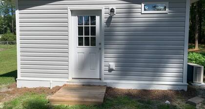 Close to Tallahassee, Wakulla Springs, St. Marks Wildlife Refuge & bike trail.