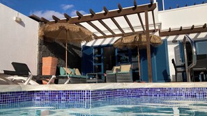 Outdoor pool, a heated pool - Chez Nadja et Guillaume, Villa Intime Avec Grand Jardin et Piscine Chauffée (Playa Blanca)