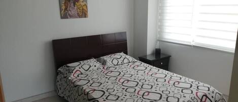 Hypo-allergenic bedding, iron/ironing board, free WiFi, bed sheets