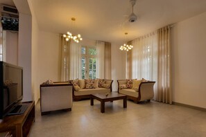 Apartment | Interior - Luxury Apartment - Sleeps 6, Garden & Parking (Sri Jayawardenepura Kotte)
