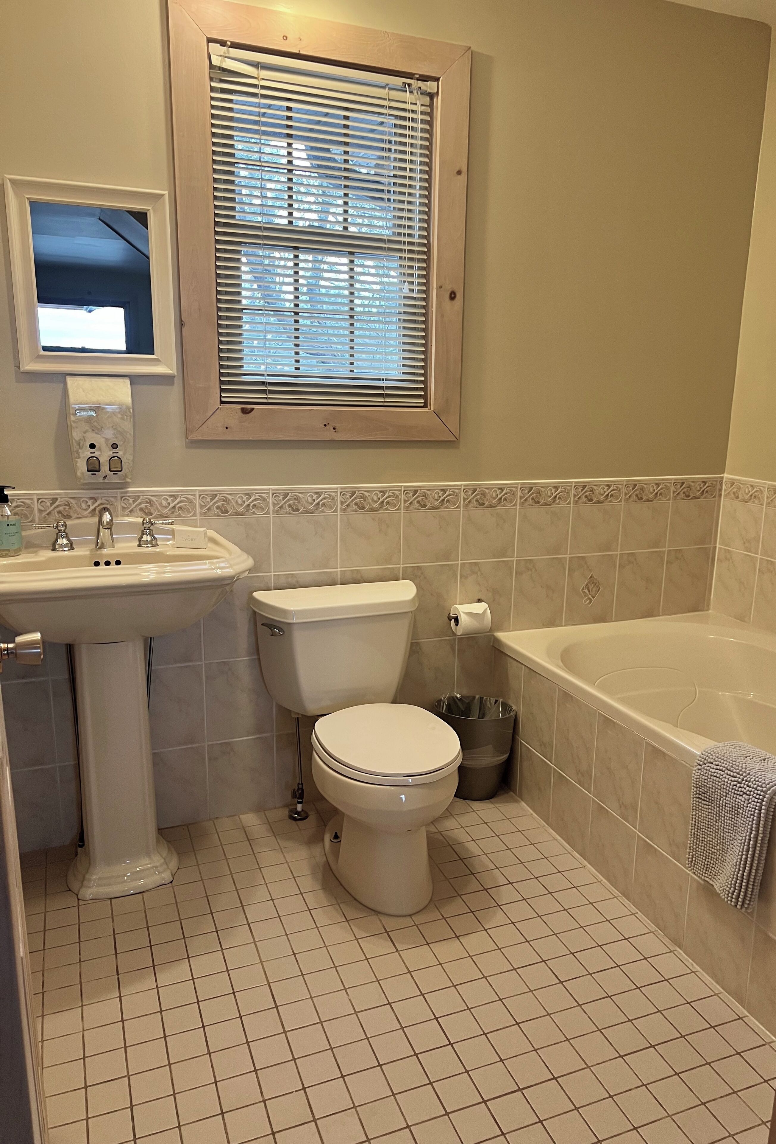 A bathroom with a sink, toilet, and bathtub.