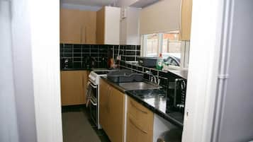 House | Private kitchen | Fridge, microwave, oven, stovetop