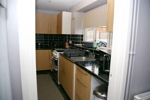 House | Private kitchen - Serene Haven 4-bed House in Norwich (Norwich)