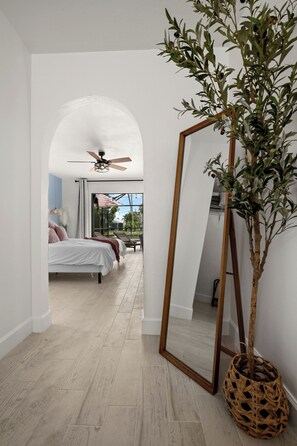 3 Schlafzimmer, Schreibtisch, Bügeleisen/Bügelbrett, Reisekinderbett