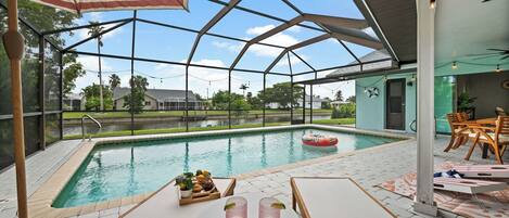 室外游泳池,恒温泳池