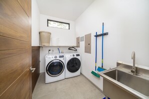 Villa - Serene Villa Ocean View Pool Rooftop Deck 5 BR - Villa Vista Pacifico (Tempate)