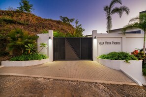 Villa - Serene Villa Ocean View Pool Rooftop Deck 5 BR - Villa Vista Pacifico (Tempate)