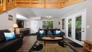 House, Berbilang Katil (Bear Run Getaway #336) | Ruang tamu