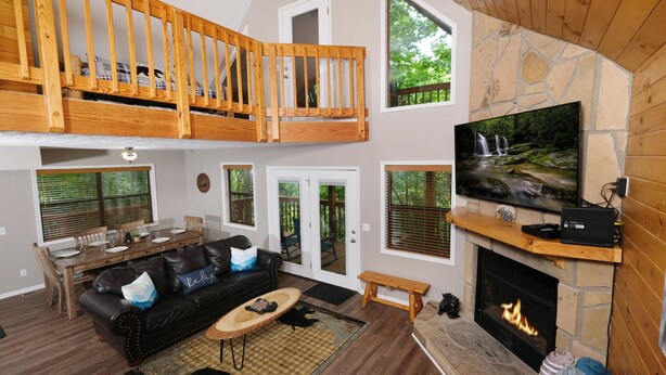 House, Berbilang Katil (Bear Run Getaway #336) | Ruang tamu