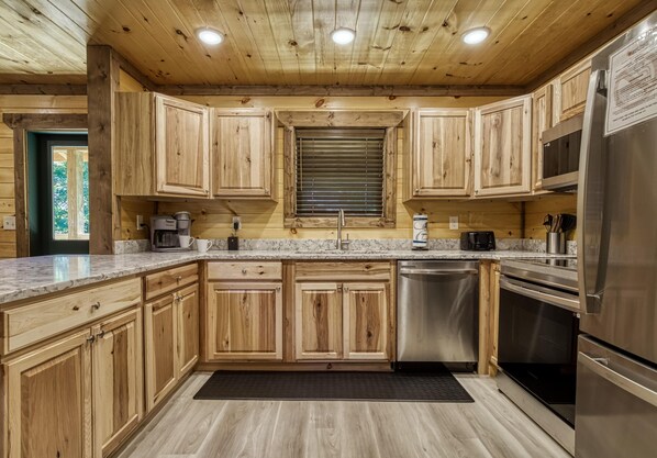 House, Multiple Beds (Gatlinburg Pool Lodge #400) | Private kitchen