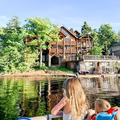 Lakeside, cozy cottage suite, perfect for couple!