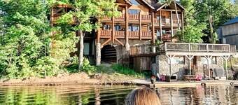 Lakeside, cozy cottage suite, perfect for couple!