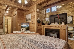 Room - Grin & Bear It #1205 (Sevierville)