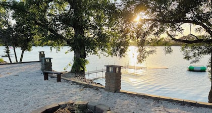 Cozy Cabin on 5 Island Lake - Family Friendly