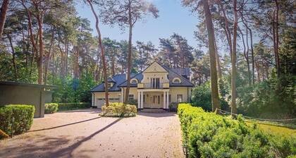 Villa with spa facilities, 25 mins to Warsaw central in beautiful Magdalenka.