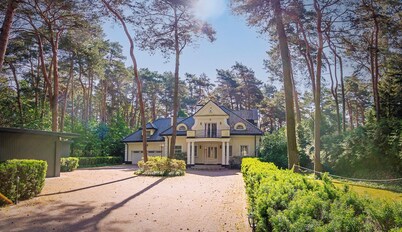 Villa with spa facilities, 25 mins to Warsaw central in beautiful Magdalenka.