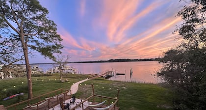 CORPORATE RENT⚓️LARGE DESIGNER COASTAL HOME DOCK,DOLPHINS,fishing,crab🐚PETS w fee