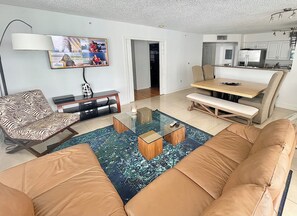 Living area - PERFECT BAY VIEW 2 BEDROOM APARTMENT IN BRICKELL (Miami)