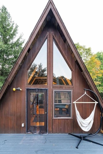 Cozy A-Frame Cabin Year Round Vibes & Pond Side Relaxation in the Catskills