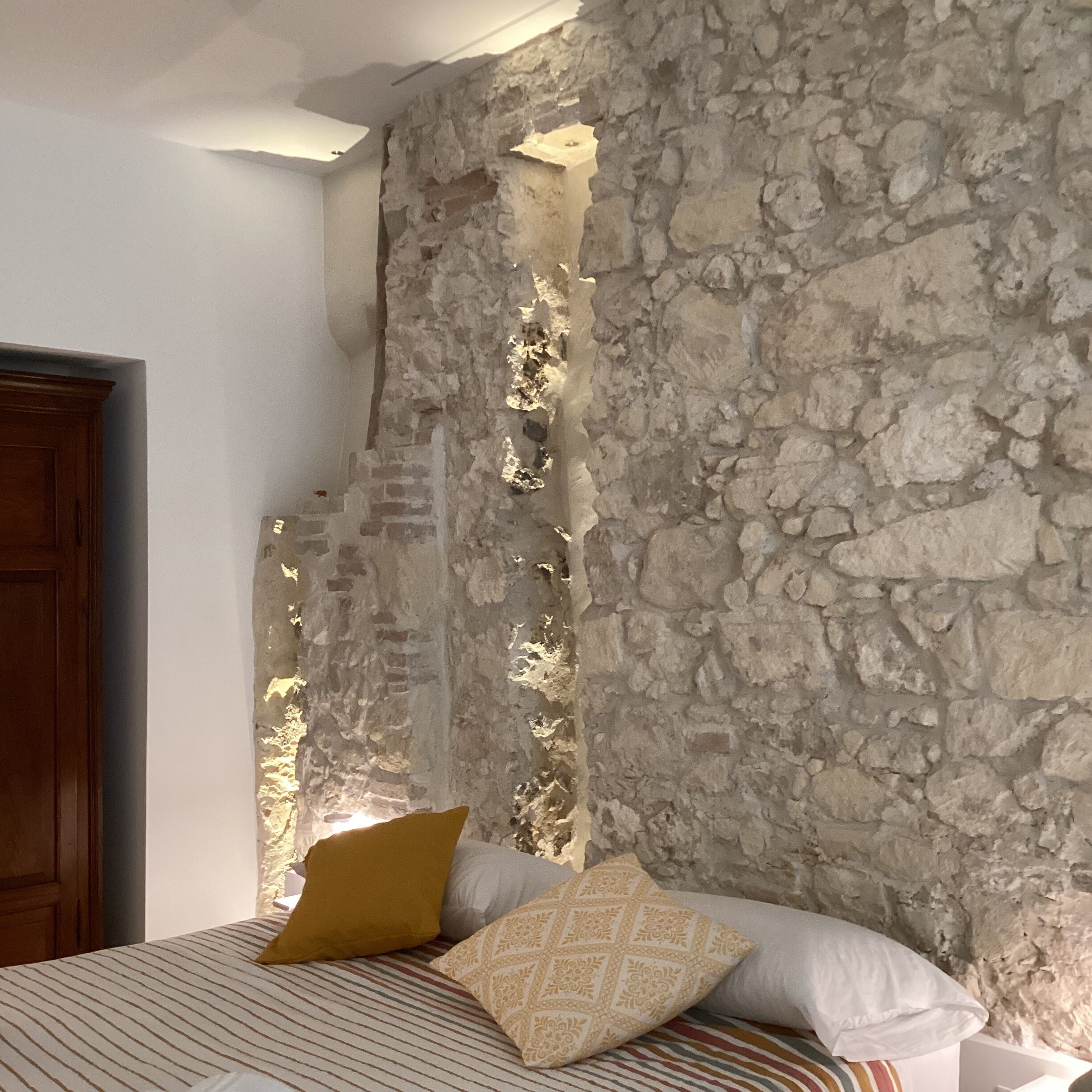 1 camera, Wi-Fi, lenzuola