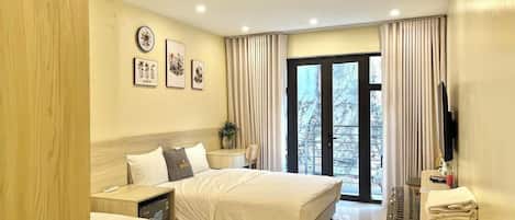 Family Room | Laptop workspace, free WiFi