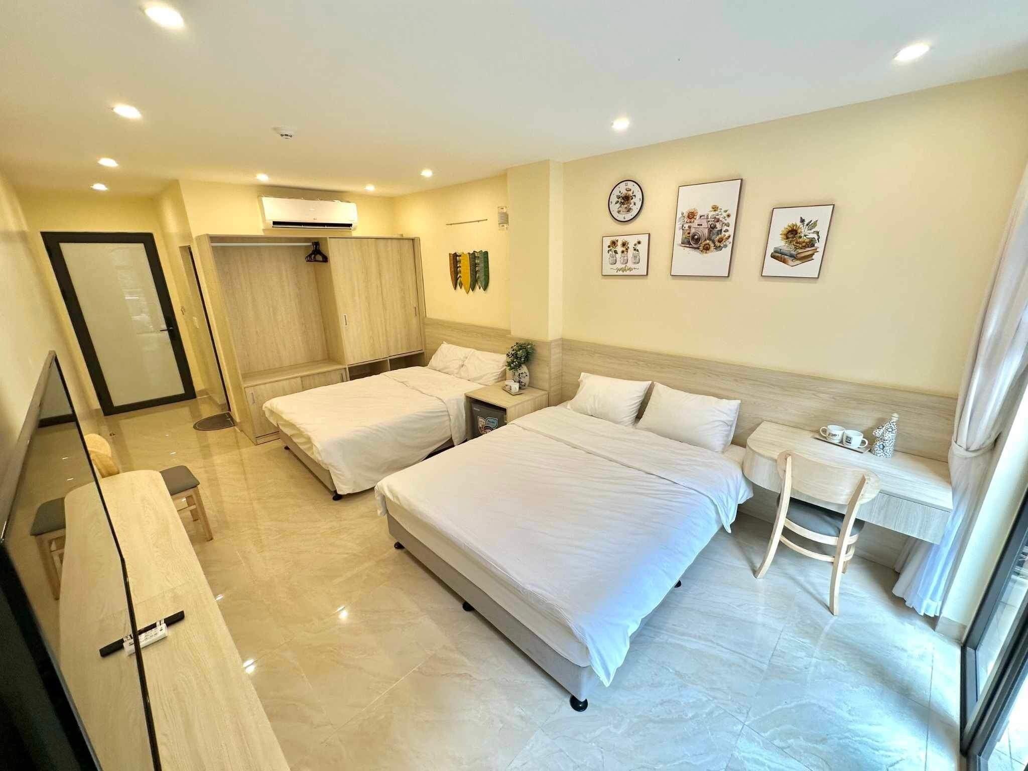 Laptop workspace, free WiFi