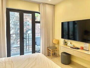Family Room | Laptop workspace, free WiFi - Hanoi Lane Homestay (Hanoi)