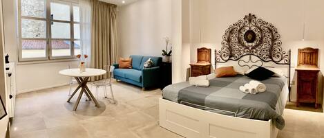 1 habitación, wifi y ropa de cama